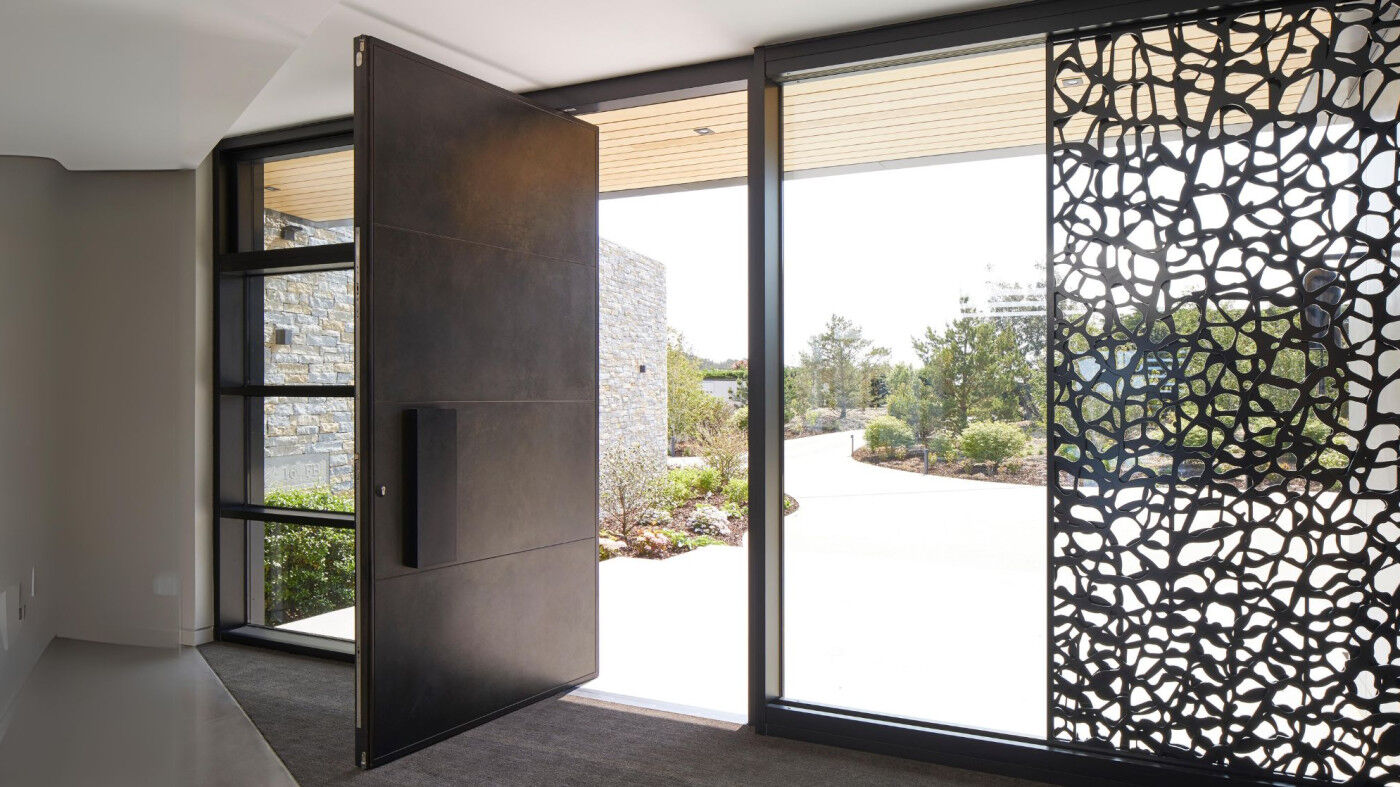 Bronze 112 pivot door