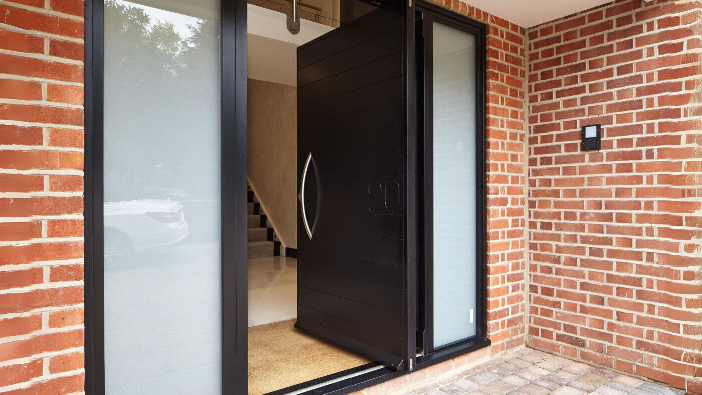 Pivot doors urban front 30