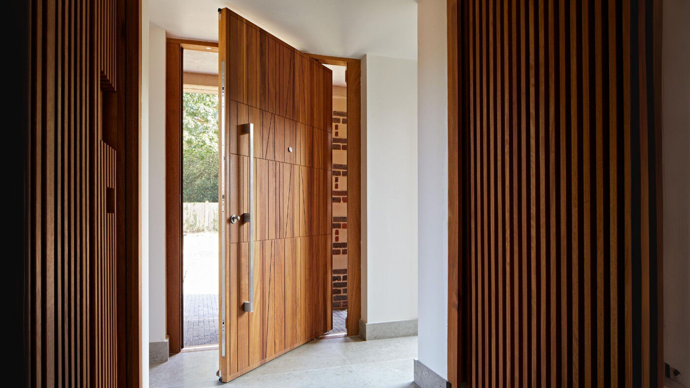 Pivot doors urban front 3