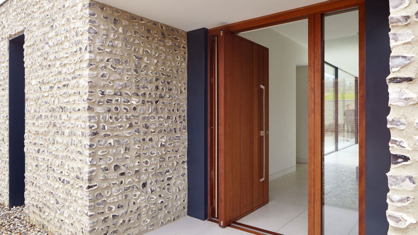 Pivot doors urban front 45