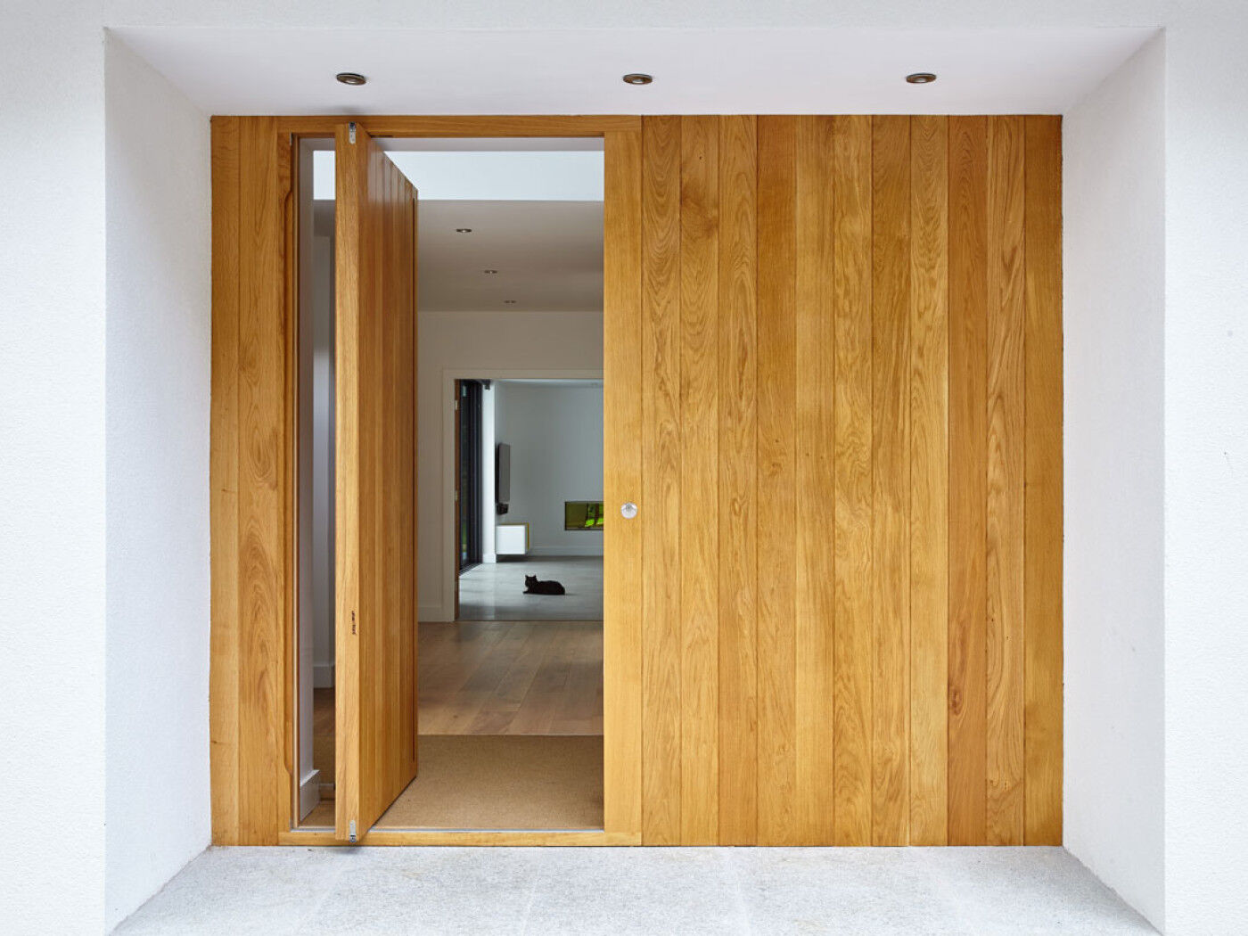 Pivot door | Open | Urban Front