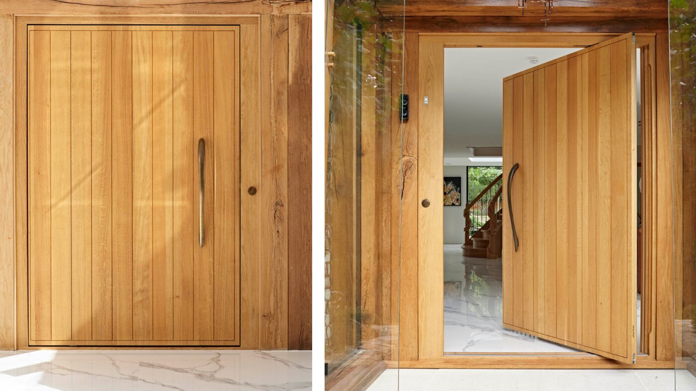 Porto pivot in oak with bronze BZ4 handle