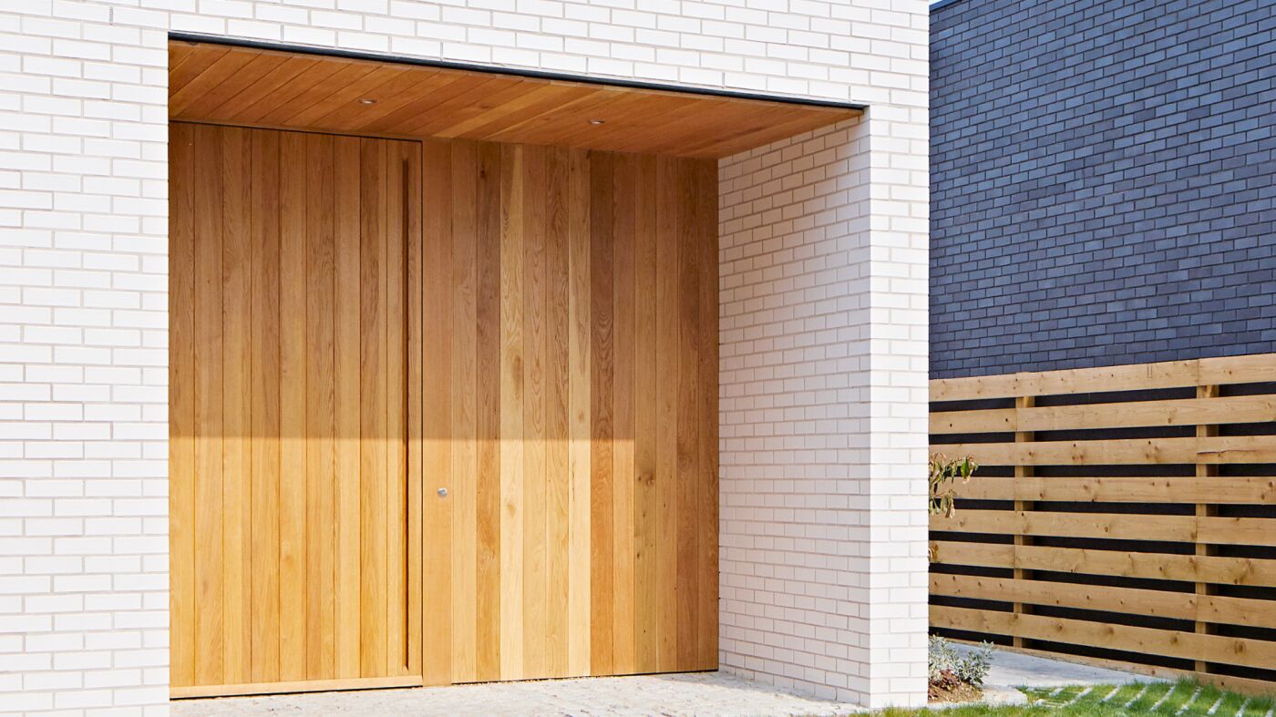 Oversized Porto e80 pivot in oak with concealed handle 