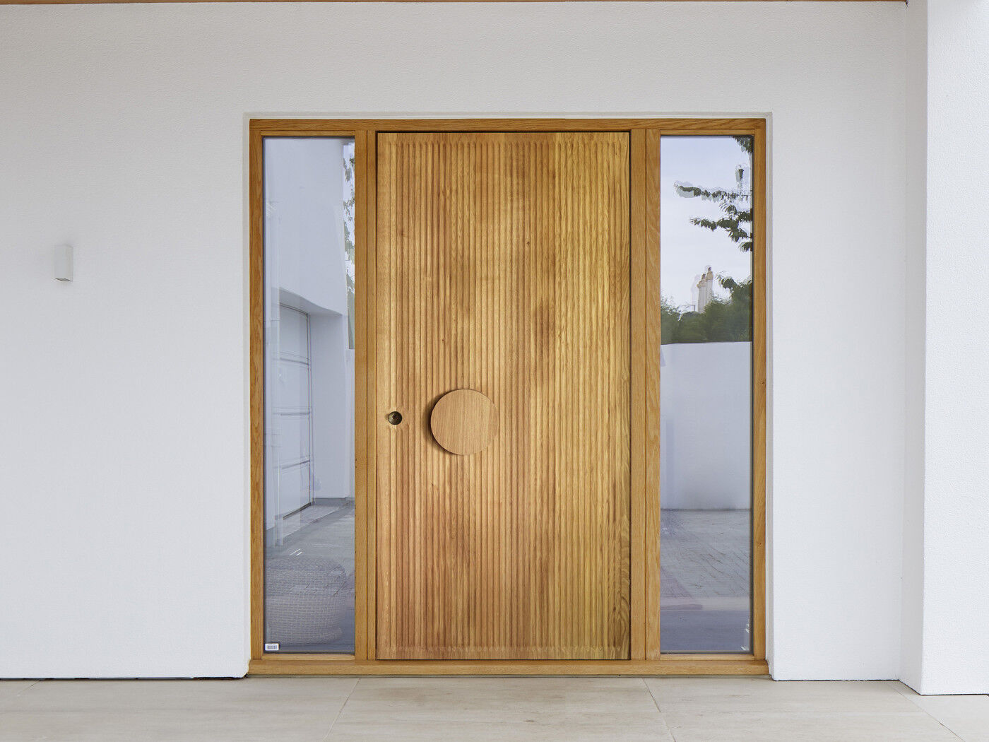 Reed door in oak with Luna handle