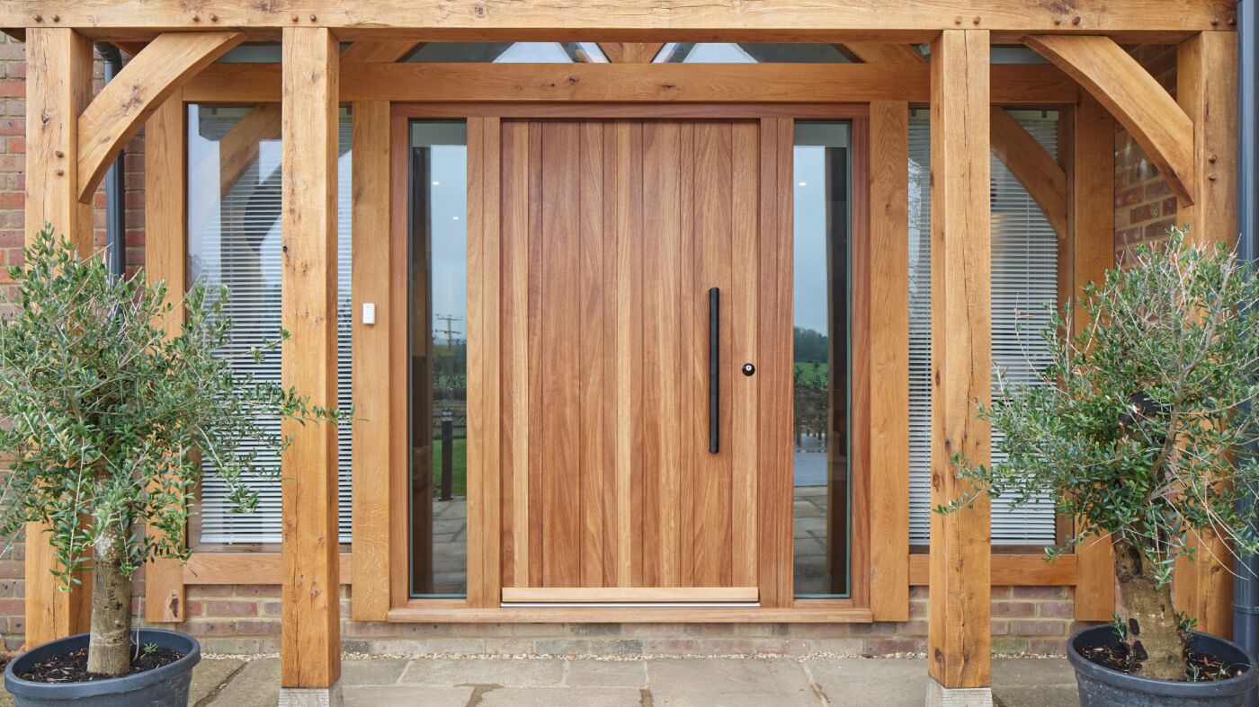 Rondo V in iroko with black handle