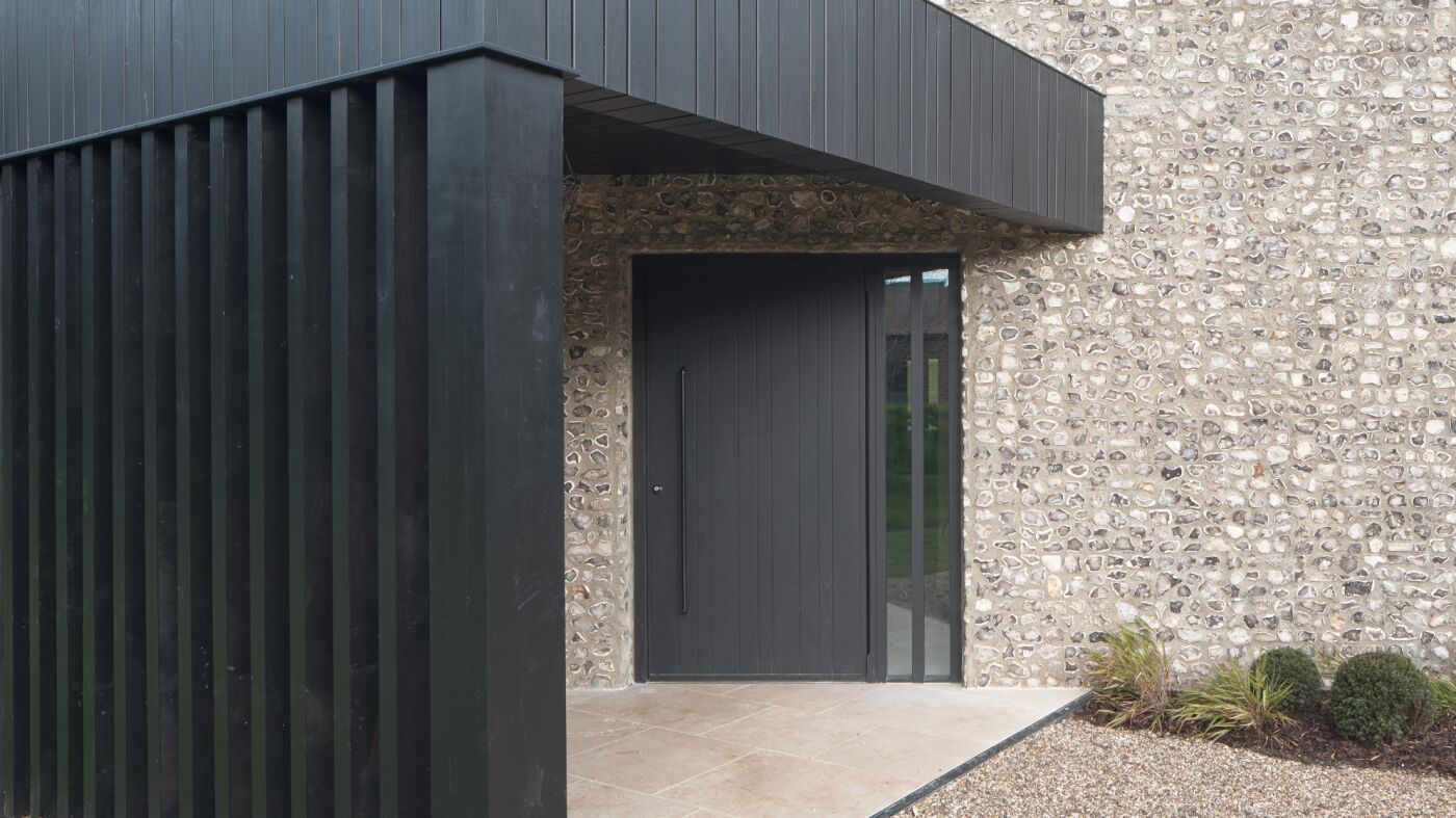 Rondo v in oak with ebony oil finish