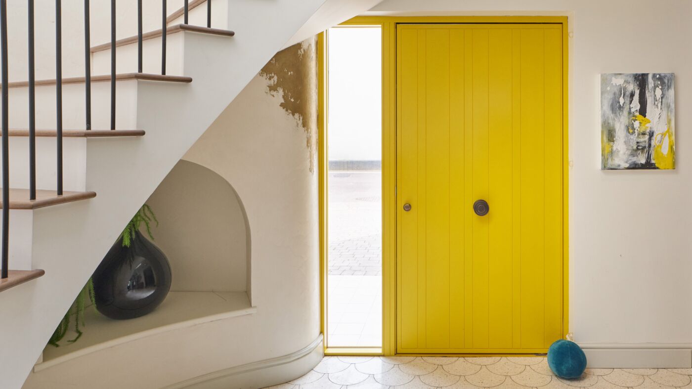 Rondo V and sidelite in painted yellow (RAL 1018)