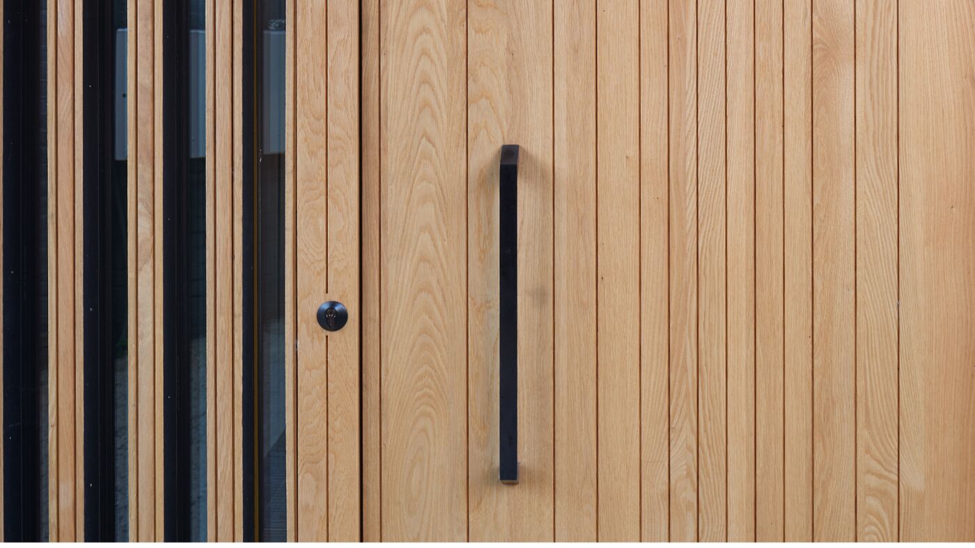 Rondo front door in oak with option 10a black handle