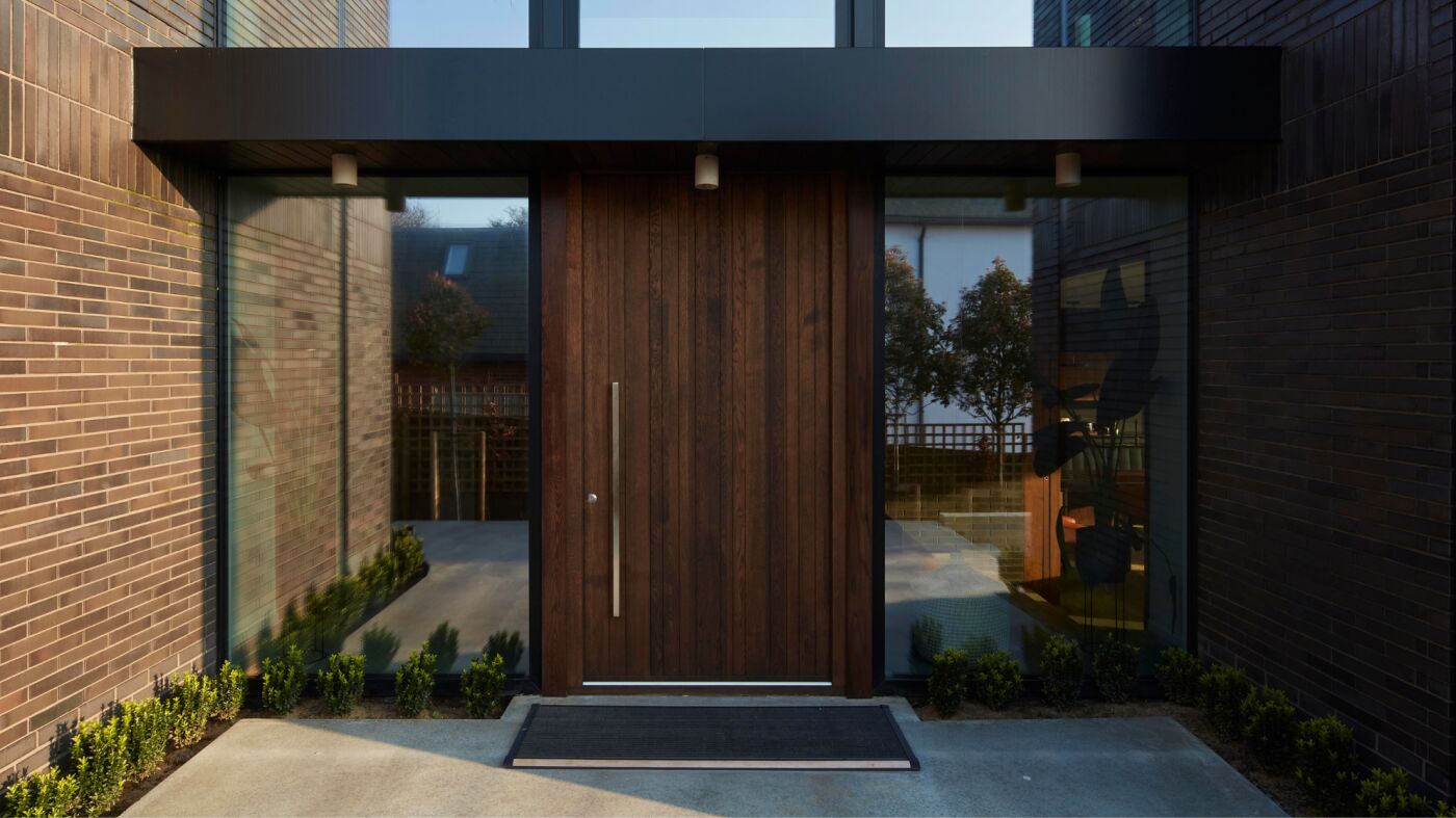 Rondo V in walnut with option 11 handle