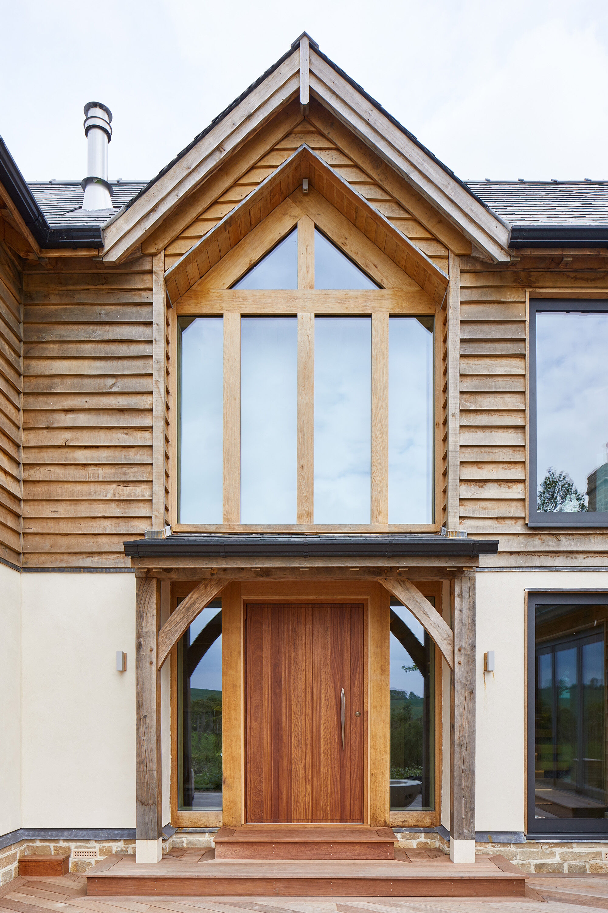 Rondo V pivot doorset in Iroko at 1.2m x 2.4m with Option BZ3 handle