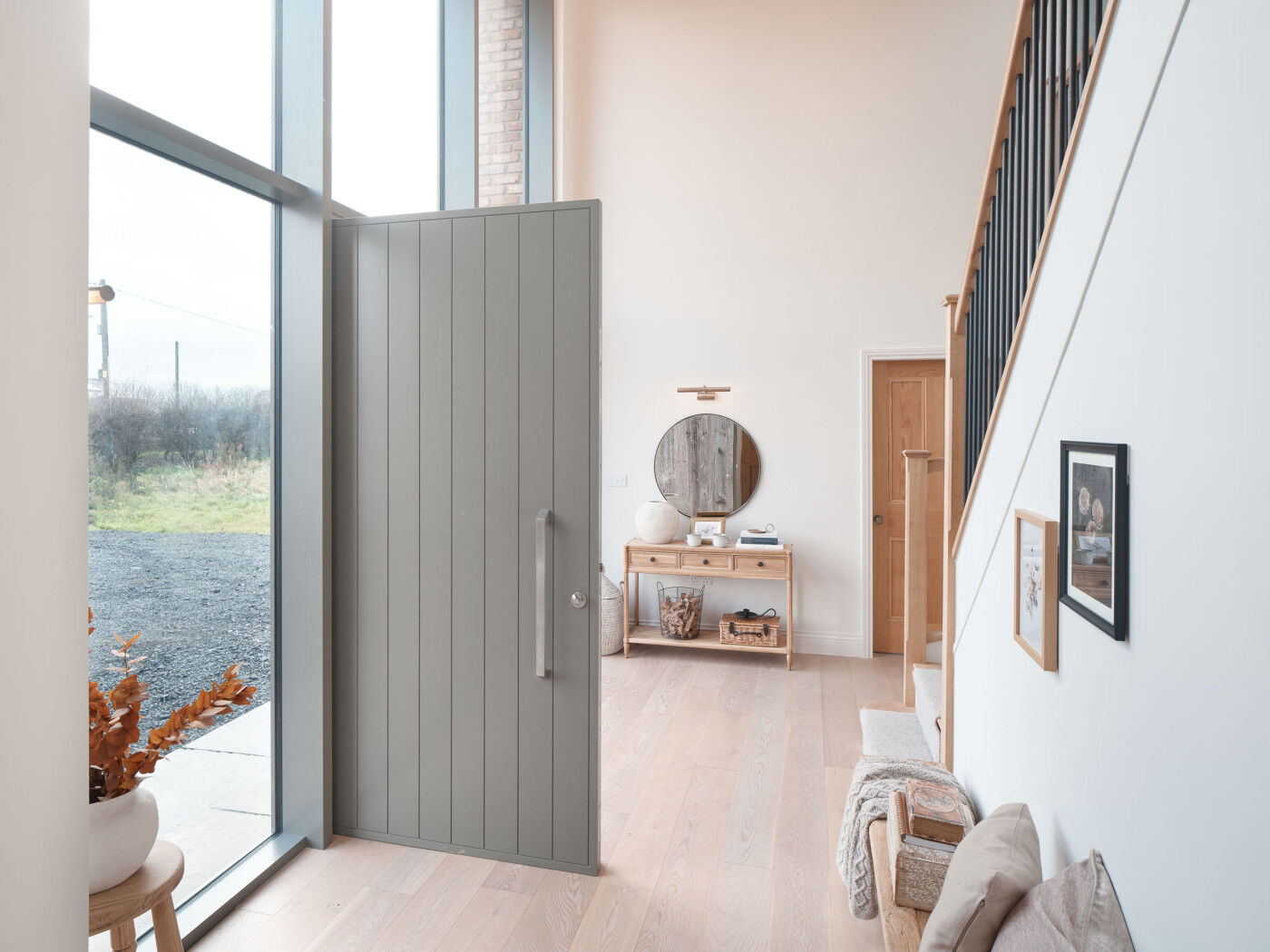 Internal side of the Barn finished in a painted Porto design