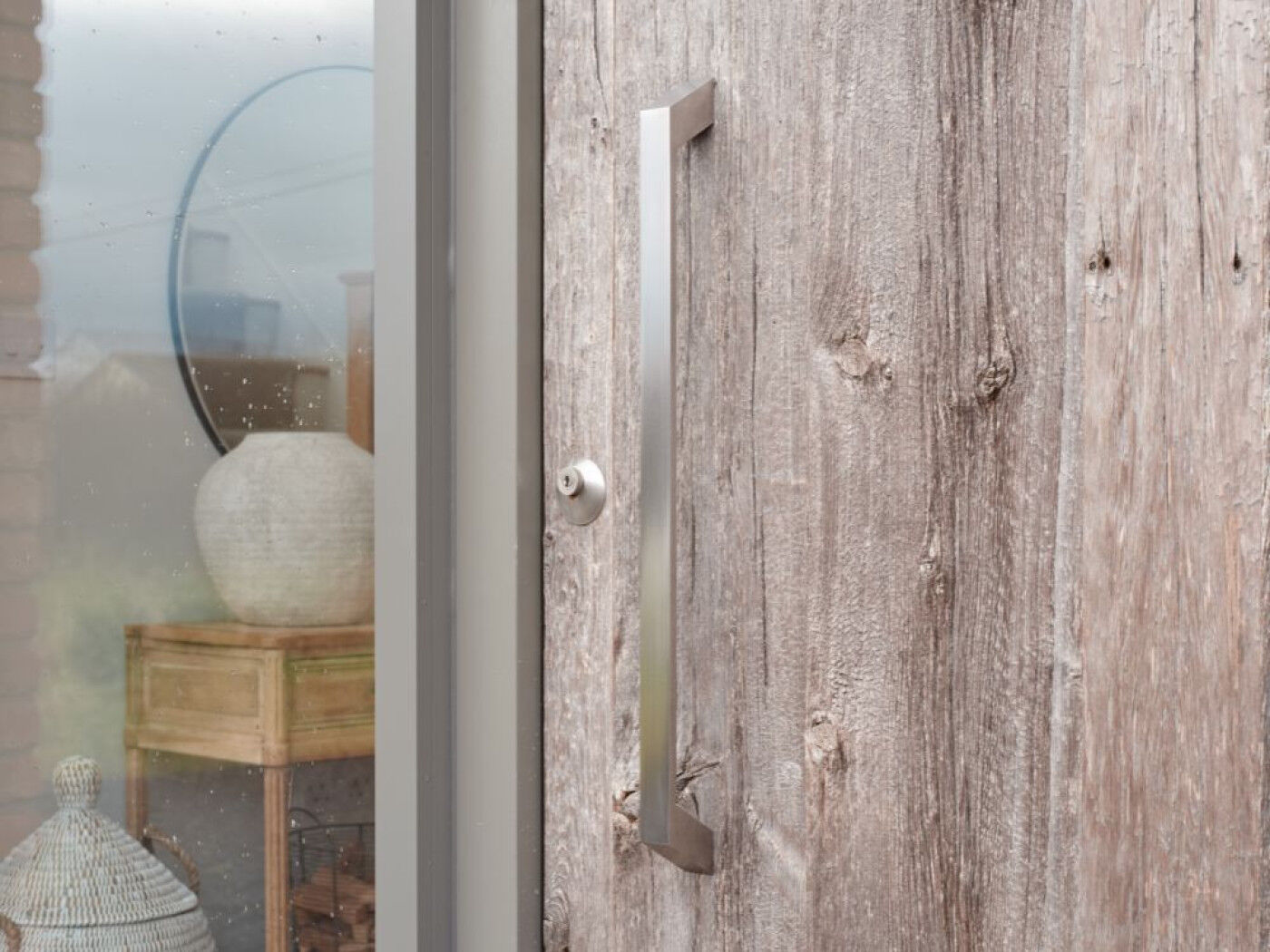 Option 10a handle on a barn door