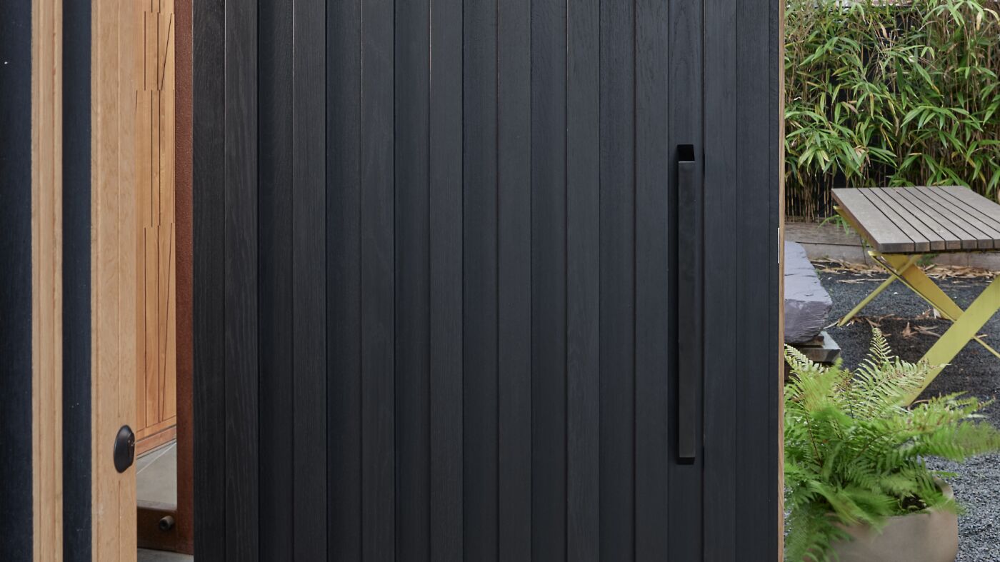 Ridge front in oak with ebony oil