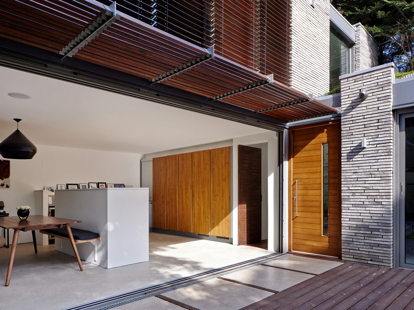 Doors in contemporary houses 19