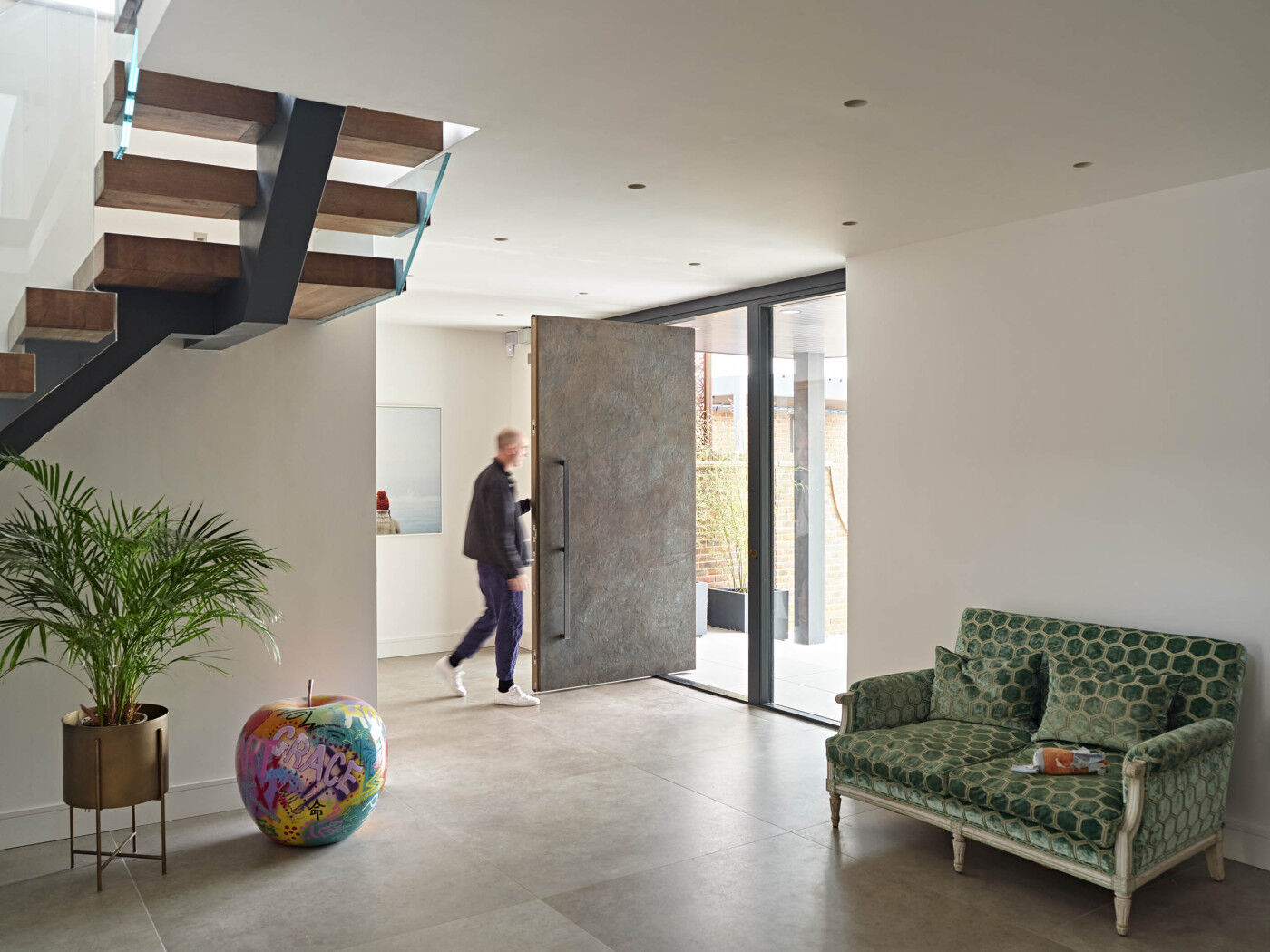 With a wide range of luxury materials/finishes, handles, opening types and many other flexible choices, your door can look and function exactly how you need it to