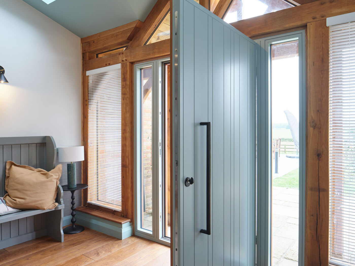 Rondo V in iroko dual colour grey ral with option 8 handle black LR 016