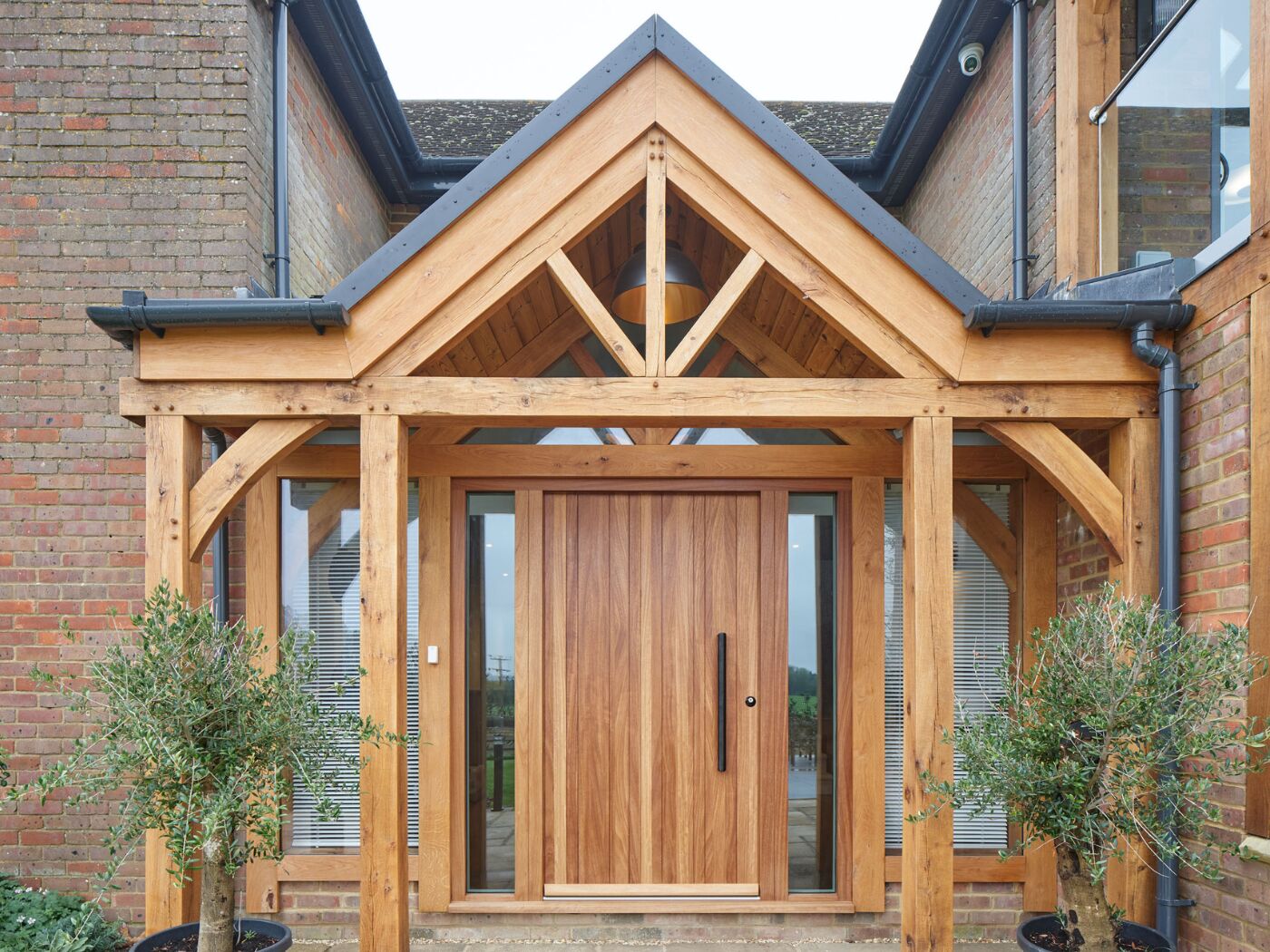  Rondo V in iroko dual colour grey ral with option 8 handle black LR 018