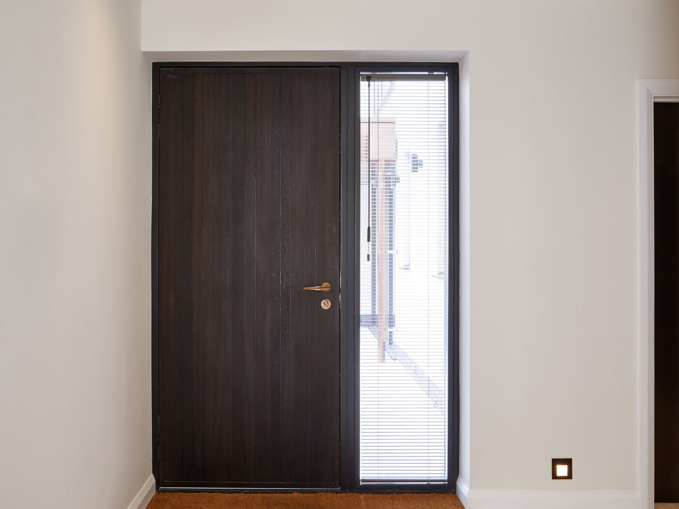 One glass side panel (sidelight) | Urban Front