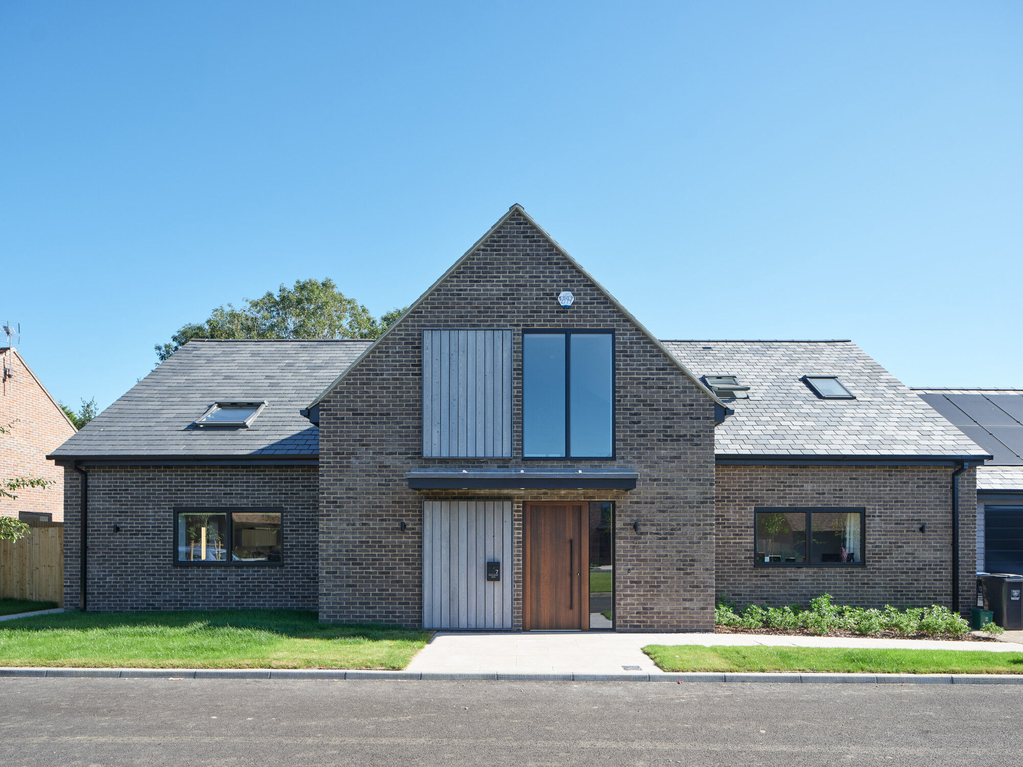 Raw v in fumed oak with option11 handle in black