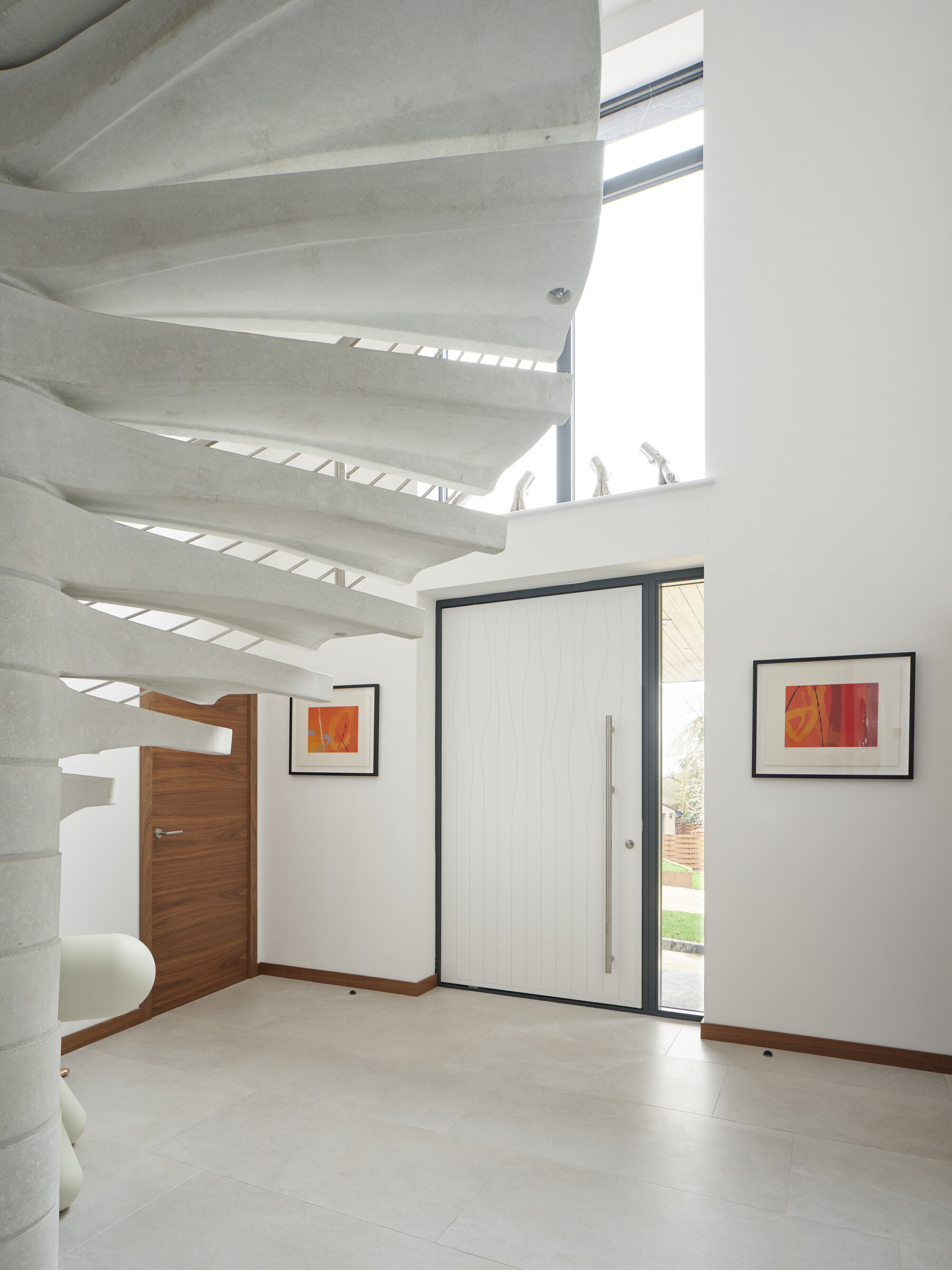 Wav design in RAL white and option 18 handle