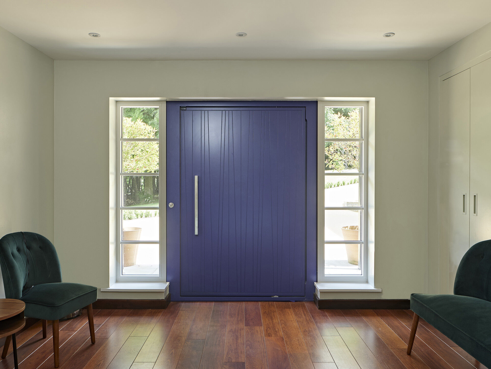 blue Milano V internal side